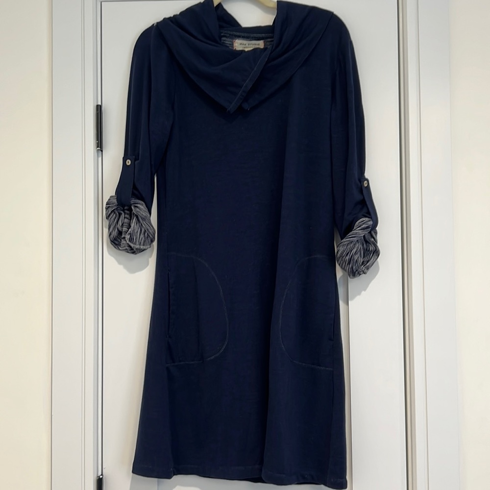Navy long sleeve sweater dress - size 8 from Max Studio